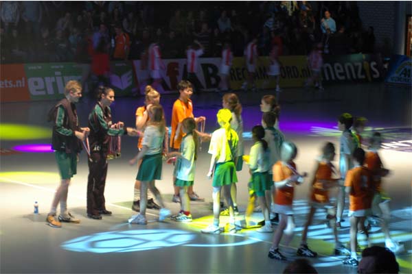 huldiging-d1-tijdens-korfbal-challenge
